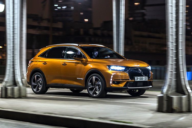 Mit einer Länge von 4,57 Metern liegt der DS 7 Crossback zwischen Kompaktklasse- und Mittelklasse-SUVs. (DS)