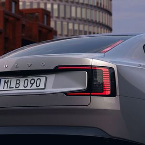 Hinter dem Fließheck findet sich ein großer Kofferraum.(Bild:  Volvo)