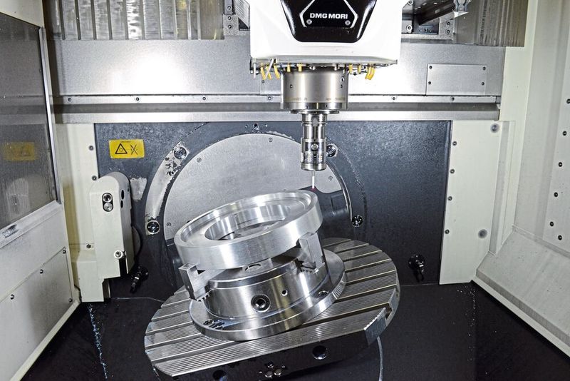 Hier erfolgt die 3D-Vermessung für eine folgende 5-Achs-Bearbeitung. Auch solche Arbeitsvorgänge werden über das ERP-System gesteuert.  (Bild: Peiseler)