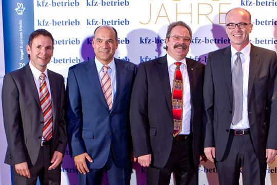 Stefan Zügner (Vogel Business Media), Stefan Brandl (Innung Oberpfalz und Kreis Kelheim), Siegfried Rohrbach (Vogel Business Media), Viktor Richtsfeld (Wolf Anlagen Technik) (Archiv: Vogel Business Media)