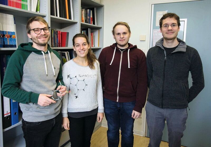 Abb. 1: V.l.n.r: Ludwig Huber, Kerstin Hoffmann, Stefan Thumser und Dr. Henry Dube vom Department Chemie der LMU (LMU München)