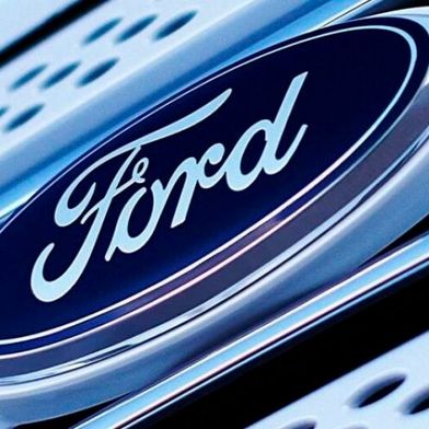 Ford ist in Schieflage geraten, weil etwa der Absatz von Elektroautos zu wünschen übrig lässt. Im Rahmen des bereits übergestülpten Sparkurses am Standort Köln, durch den fast 3.000 Stellen wackeln, wird nun noch ein Zahn zugelegt ... (Bild: Ford)