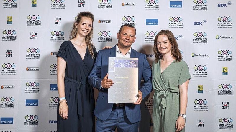Das Autocenter Mothor gehörte zu den Gewinnerbetrieben in der Kategorie Vertrieb des Automotive Business Awards 2023. Der Gardelegener Ford- und Mitsubishi-Händler vereint gekonnt eine familiäre Atmosphäre im Autohaus mit ausgeklügelten Prozessen: Sei es im Leadmanagement, beim Onboarding-Prozess neuer Mitarbeiter oder in Form eines Scoring-Systems, mit dem das Autohaus die Entwicklungspotenziale seines Teams frühzeitig erkennt. (Bild: Stefan Bausewein)