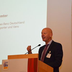 Die Laudatio auf den Erstplatzierten in der Kategorie Nutzfahrzeuge hielt Jochen Dimter.(Foto:  Rehberg)