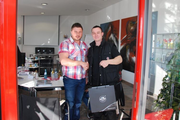 Zum Abschluss gibts noch eine Tüte mit Pflegeprodukten. (Foto: Holz)