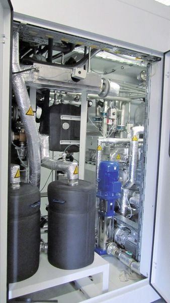 Bild 3: Die effektive Lösemittelaufbereitung mit kontinuierlichem Austrag des ausdestillierten Öl-Zinkstearat-Lösemittelgemischs sorgt für eine lange Standzeit des Reinigungsmediums und einen geringen Stabilisatorverbrauch. (Bild: Karl Roll)