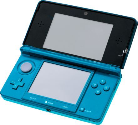 Der offizielle Nachfolger zum populären, heute nich erhältlichen Nintendo DS erschien am 26. Fabruar 2011 erstmals auf dem Markt. Mit dem Nintendo 3DS versuchte Nintendo nach dem Virtual Boy Mitte der 1990er zum zweiten Mal, eine 3-D-Konsole auf dem Markt zu etablieren. Optisch und von der Bedienbarkeit ist das Handheld mit einer ARM11 Dual-Core-CPU und einem Digital Media Professionals Pica200 Grafikprozessor dem direkten Vorgänger Nintendo DS ziemlich ähnlich. Der obere der beiden Bildschirme ist allerdings ein autostereoskopisches 3-D-Display von Sharp, dass ohne Verwenudng von zusätzlichem Zubehör (etwa einer Polfilterbrille) genutzt werden kann. Damit der Nutzer den richtigen Punkt für optimale 3-D-Darstellung finden kann, lässt sich der Fixpunkt mit einem Schiberegler etwas feinjustieren. Laut Angaben von Nintendo hat sich in Deutschland keine andere Spielkonsole in den ersten Monaten nach Markteinführung so schnell verkauft wie das 3DS. Skeptiker zeigen sich von dem 3-D-Konzept als Gimmick zwar wenig beeindruckt, auch wenn das Handheld als solches die meisten Kritiker überzeugt. Nichtsdestotrotz hat Nintendo mit den 3DS-Modellen und  seiner weiter erhältlichen Vorgängerreihe den Handheld-Konsolenmarkt weiter fest im Griff. (Bild: gemeinfrei)