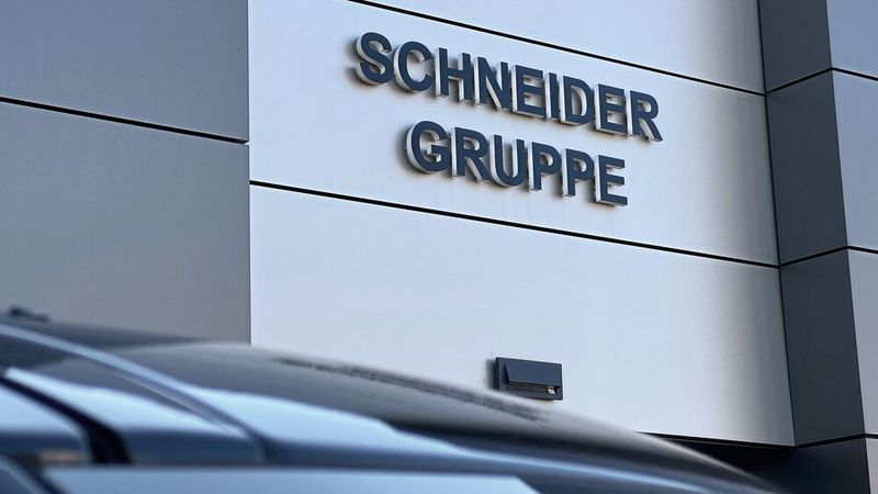 Die Schneider-Gruppe in Chemnitz (u. a. Renault, Dacia, Jaguar, Land Rover, Cupra, Mazda, MG)... (Bild: Achter – VCG)