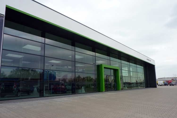 Ein Autohaus mit beeindruckenden Dimensionen. (Foto: Autohaus Peter)