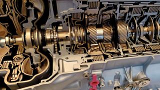 Die Massivumformung lebt von der Automobilindustrie. Im Zeitalter der E-Mobilität bläst den Umformern jedoch ein kalter Wind entgegen.  (Bild: Kuhn)
