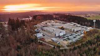 Viel Platz jetzt auch für den Pkw-Service bietet Mercedes-Benz Paul in Passau. (Paul)