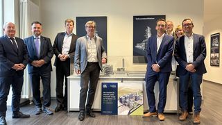 teilnehmer-besuch-12102023-vor-hykero-modell-edl (Pörner Ingenieurgesellschaft mbH)