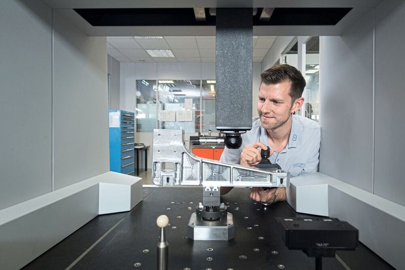 Ob CAM-Programmieren, Fräsen oder Messen: Die Mitarbeiter der Ibor AG realisieren den gesamten Prozess von Auftragseingang bis zum Auftragsausgang in Eigenregie. (Thomas Entzeroth)