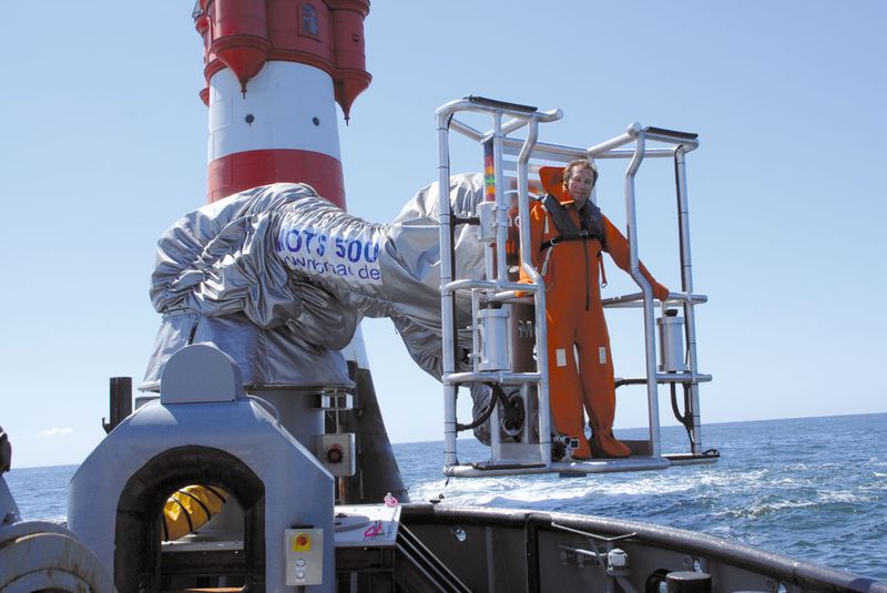 Roboterbasierendes Momac-Offshore-Transfer-System „MOTS“ für den Einsatz an Offshore-Windenergieanlagen mit PMA Kabelschutz. (Bild: Momac/PMA)