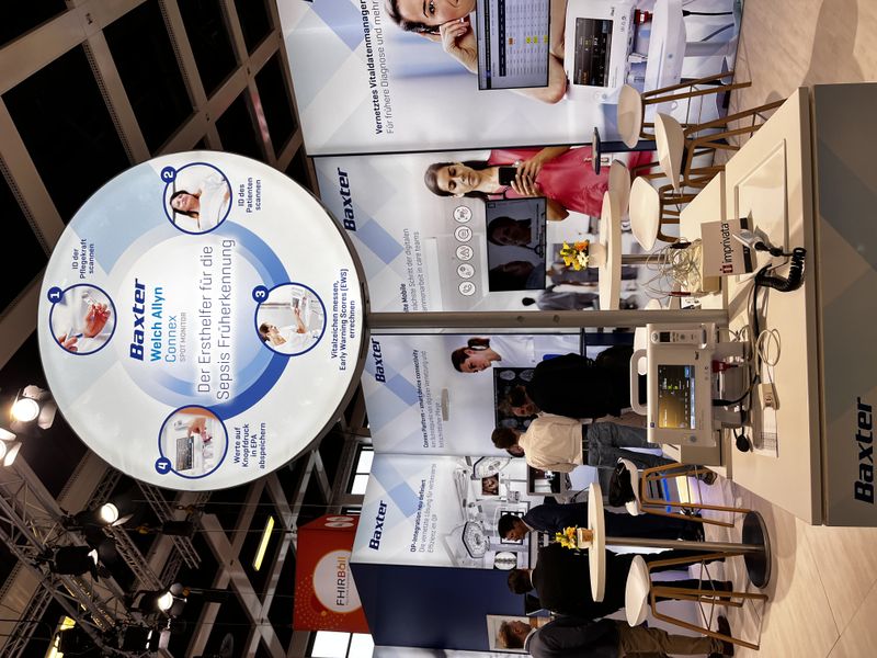 Messerundgang: Baxter mit dem „Welch Allyn Connex Spot Monitor“. (su)