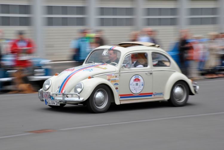 Auch keineswegs das erste Mal von der Partie: die lokale Oldtimergröße Michael Hagenauer vom gleichnamigen Karosserie-Fachbetrieb. (Dominsky)