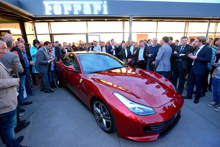 Zur Einweihungs-Party kamen rund 400 geladene Gäste. (Foto: Maranello Motors)
