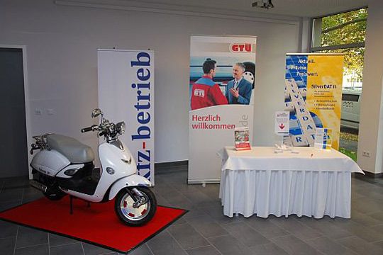 Der Hauptpreis einer Verlosung unter allen anwesenden Werkstätten war dieser 125 ccm-Roller von Tauris. (Archiv: Vogel Business Media)