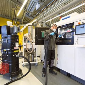 Mit dem NA 35 steht den Betreibern von 3D-Druck-Anlagen auch ein größeres Nassabscheidermodell zur Verfügung.(Bild:  Ruwac Industriesauger)