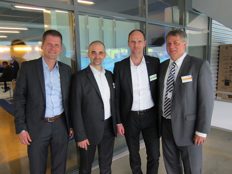 Thomas Kellerhoff und Steven Pollok, Samsung, mit Marco Eckstein, bluechip, und Norbert Höpfner, Samsung  (Bild: IT-BUSINESS)