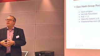 Michael Scheuring, Projektleiter Datacenter bei Vintin, berichtet über das in diesem Jahr live gegangene Rechenzentrum der Hartl Group. (Ariane Rüdiger)