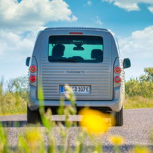 Wie beim normalen Berlingo kann der Kunde auch beim Berlingo Fourgonnette zwischen einer ein- oder zweiteiligen Hecköffnung wählen.(Bild:  Citroen)