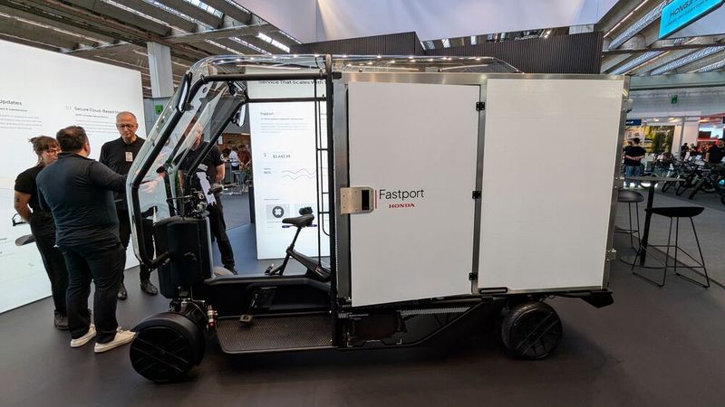 Honda? Die Marke Honda? Ja, genau! Auch der japanische Großkonzern hat sich dem Thema Transport für die sogenannte letzte Meile angenommen und dieses Lastenrad entwickelt. (Bild: Dominsky – VCG)