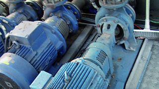 Bild 1: Alte Kühlwasserpumpen haben nicht unbedingt einen guten Wirkungsgrad. Durch einen Austausch lässt sich die Energieeffizienz erhöhen. (Archiv: Vogel Business Media)
