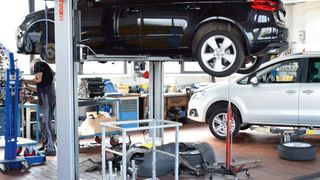 Um ihre Werkstätten besser auslasten zu können, haben sich bereits rund 40 Prozent der freien Servicebetriebe einem Werkstattkonzept angeschlossen. (Bild: Rubbel)