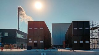 Los contenedores de almacenamiento «Kraftblock» instalados suministran calor de proceso con bajas emisiones de CO₂ a Pepsico. (Imagen:Kraftblock GmbH)