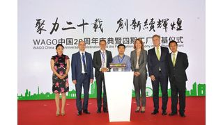 Von links: Cindy Zheng (CFO Wago China), Sławomir Krawczyk (Produktionsleitung
Wago Polen), Jürgen Schäfer (CSO Wago-Gruppe), Li Pengcheng (Stellvertretender
Geschäftsführer der Verwaltungskommission der Entwicklungszone von
Wuqing), Alexandra Voss (Geschäftsführerin der Deutschen Handelskammer
Nordchina), Volker Palm (CEO Wago China), Leo Liu (CSO Wago China) mit der
Zeitkapsel. (Wago)
