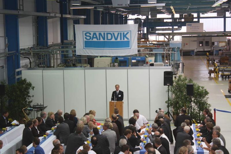 Vortrag in der neuen Produktionshalle. (Archiv: Vogel Business Media)