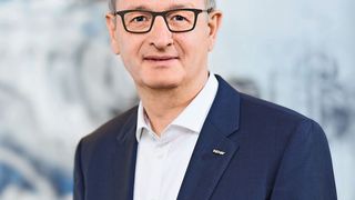 Dr. Wilfried Schäfer, Geschäftsführer des VDW, sagt: „Die internationale Automobilindustrie hatte ihre Anlageinvestitionen bereits 2018 auf weniger als 4 % gegenüber dem Vorjahr halbiert und dürfte 2019 noch unter diesem Niveau planen.“ (VDW, Uwe Nölke)