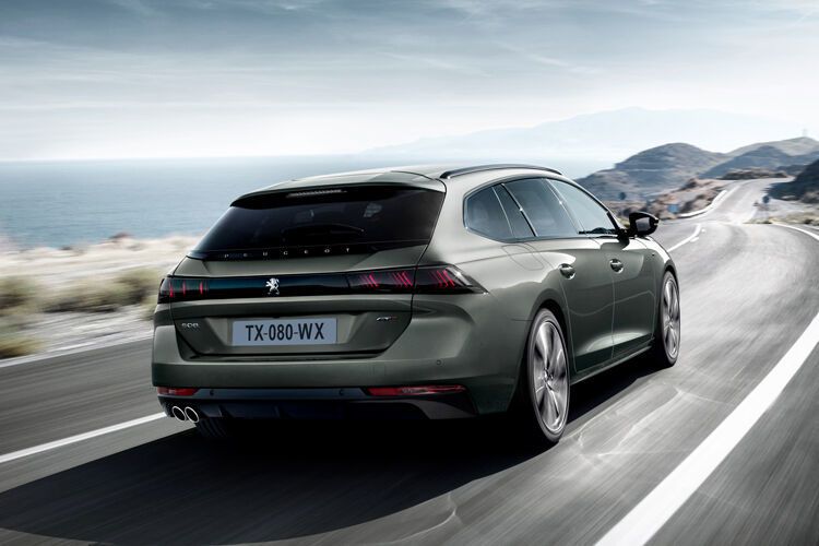 Der 508 SW ist kürzer und flacher als sein Vorgänger ausgefallen. Die Neuauflage ist um 6 Zentimeter auf 4,79 Meter geschrumpft. (Peugeot)