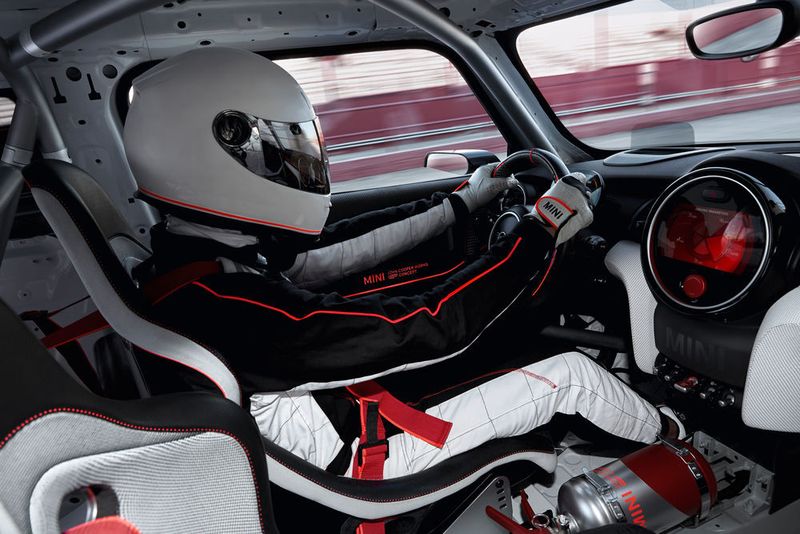 John Cooper Works GP Concept ist als rennstreckentaugliches Straßenfahrzeug ausgelegt. (Mini)