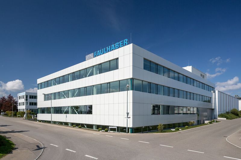 Hauptsitz von Faulhaber in Schönaich bei Stuttgart. Aber auch in der Schweiz, den USA, in Rumänien und Ungarn unterhält das Unternehmen Entwicklungs- und Produktionsstandorte.