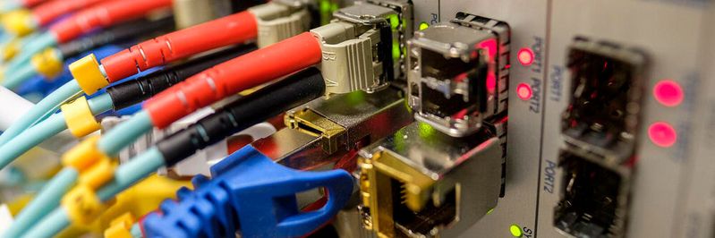 Kumuliert steigt der Umsatz mit Datacenter-Switches innerhalb von fünf Jahren auf 100 Milliarden Dollar, so die Dell'Oro Group. Kumuliert steigt der Umsatz mit Datacenter-Switches innerhalb von fünf Jahren auf 100 Milliarden Dollar, so die Dell'Oro Group.