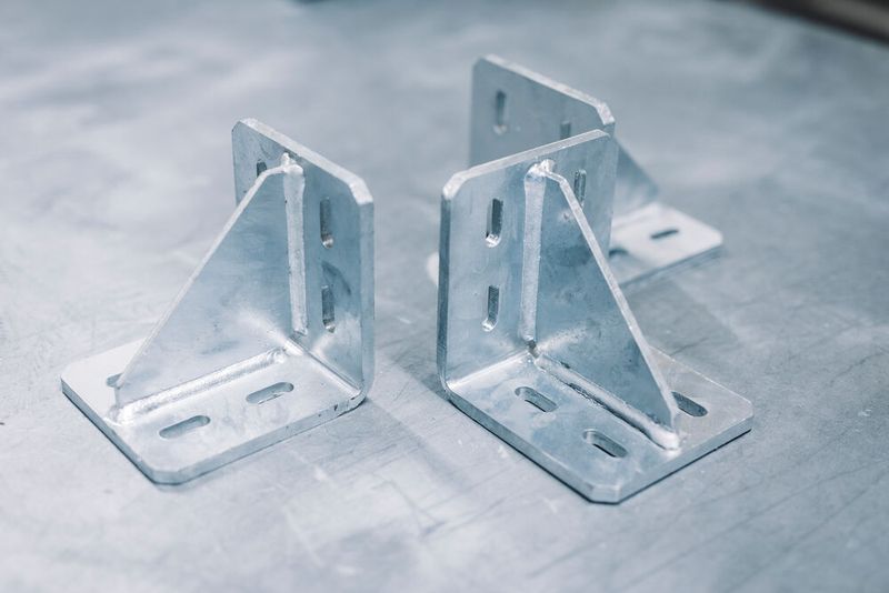 Auch das Schweißen von Kantenbauteilen und komplexen Baugruppen übernimmt die Fronius-Smartcell bei Umetec in Brandenburg. Stets präzise und sicher gefügte Endergebnisse seien garantiert. (Bild: Chr. Große pivopix / Fronius)