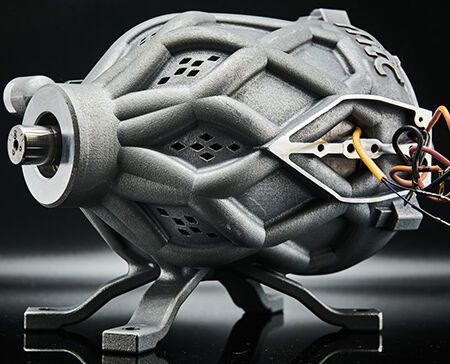 Mit dem additiv gefertigten flüssigkeitsgekühlten Motorgehäuse wurde die Kühlmethode eines kommerziellen Motors neu bewertet. (Bild: The Manufacturing Technology Centre/ Purmundus Challenge)