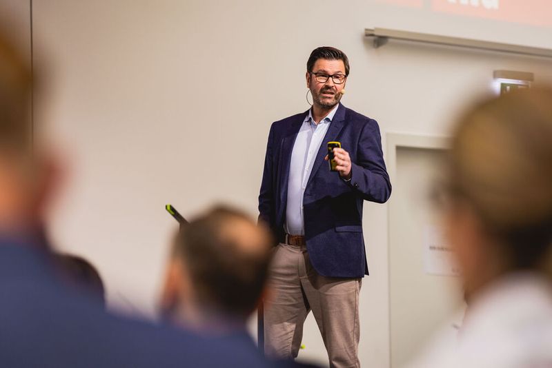 Impressionen vom 24. Würzburger EMS-Tag: Im Mittelpunkt standen aktuelle Branchenthemen, praxisnahe Impulse und insbesondere der persönliche Austausch innerhalb der EMS-Community. (Bild: Stefan Bausewein)