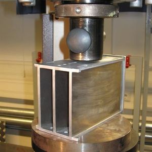 Ein Druck von 10 Tonnen hat das Innengehäuse um 0,3 Millimeter verformt.