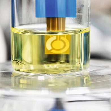 Die beiden französischen Tech-Unternehmen Linxens und Presto Engineering wollen gemeinsam einen kostengünstigen Einwegsensor entwickeln. Das Besondere daran ist, dass der ASIC direkt in den Biosensor integriert ist. (Bild: Linxens)