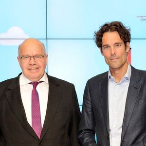 Bundeswirtschaftsminister Peter Altmaier (l.) und Google-Vorstandsmitglied Philipp Schindler (r.) am Hauptsitz von Google im kalifornischen Mountain View