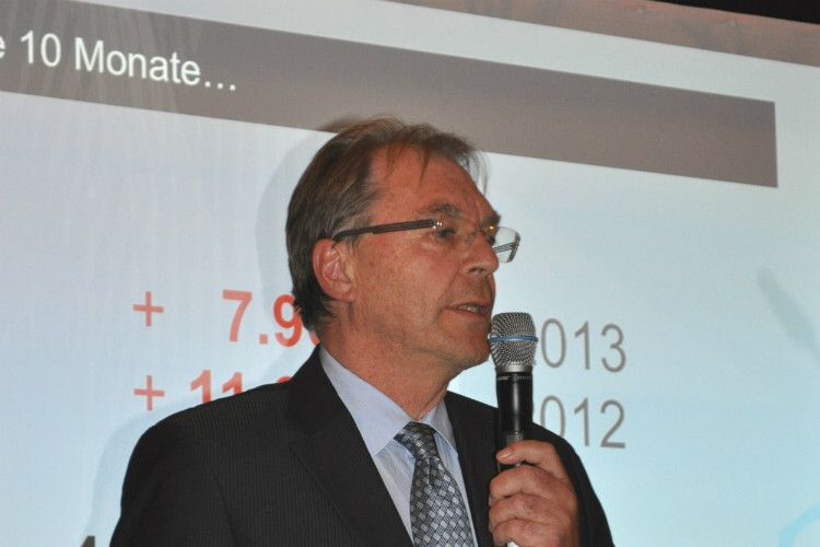 Mazda-Geschäftsführer Schmid forderte von den Händlern, 2015 weiter Gas zu geben. Die Importmarke will über 60.000 Neuwagen verkaufen. (Foto: Minack)