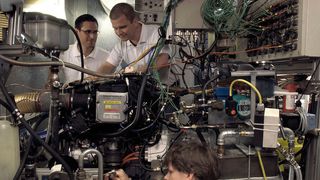 Rettung für den Verbrennungsmotor? Der sogenannte „Diesotto-Motor“ soll die Funktionsprinzipien von Diesel- und Ottomotor kombinieren. (Daimler)