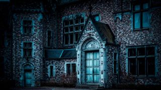 Für Hacker ist häufig der Nebeneingang, sprich eine kleines oder mittelständisches Unternehmen, das lohnendere Angriffsziel als das zumeist stark bewehrte Haupttor. (Bild: gemeinfrei: Peter H)