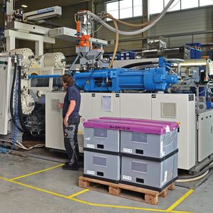 Die Dosiergeräte werden bei FKT nur auftragsabhängig genutzt. Deshalb sind auf allen Produktionsanlagen Adapter vorhanden, was die Investitionskosten deutlich reduziert.