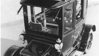 Seiner Zeit weit voraus: Der Baker 1912 mit Solarpanel fuhr schon 1958 (Foto: International Rectifier)