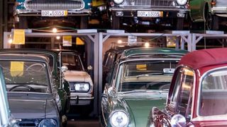 Die Brüder Martin und Josef Degener sammeln seit Jahrzehnten Opel-Fahrzeuge. Was geschieht eines Tages mit ihrer Sammlung? (Federico Gambarini/dpa)