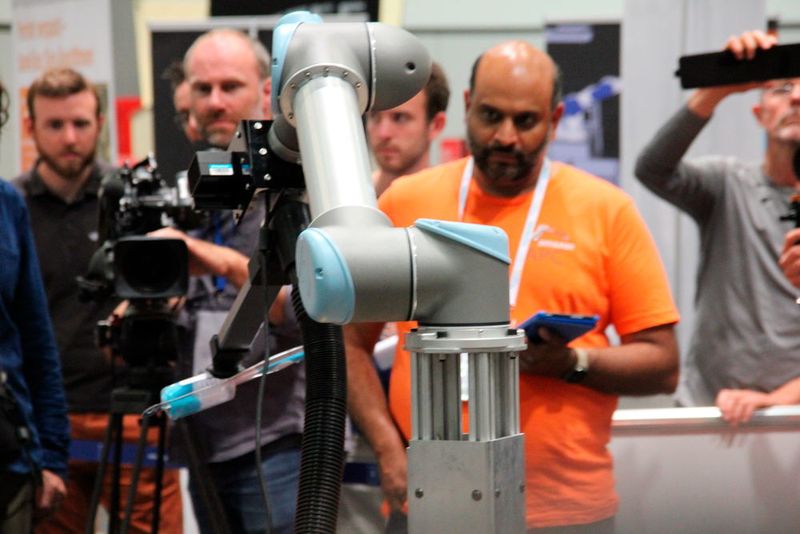 Unter dem kritischen Blick der Jury absolvierten die Roboter ihre Aufgaben. (Hofmann/MM LOGISTIK)